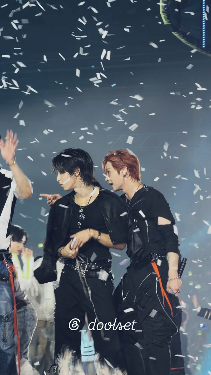 _doolset_'s tweet photo. 260809 SBS 가요대전 보따람지 🐰🐿

#LeeKnow  #리노 #HAN #한
#StrayKids #minsung https://t.co/qwBo0jQhCl