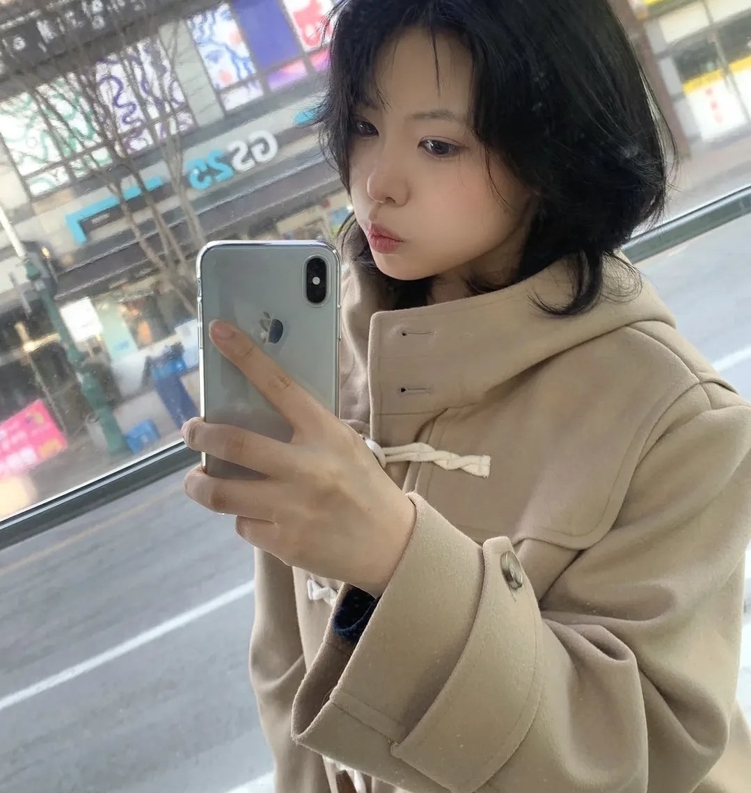 subin2059229's tweet photo. 애들아 발보면 발정한다면서 스타킹 신은 발로 좆 밟아주니까 좋아? #멜업 #펨돔 #스타킹 #상납 #여고딩 #좆밟기 https://t.co/wukmrQXZ61