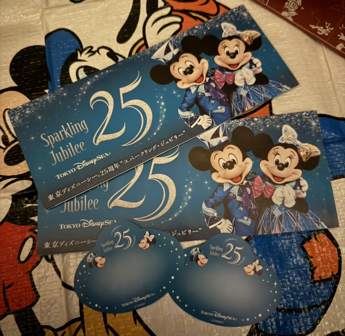 yufy_disney's tweet photo. 今日からジュビリーシールが無記名で配布OKになったらしい！！

ビリーヴ地蔵してたら、ゲスコンのお姉さんが教えてくれた！今日から色んなキャストが配布出来るようになったらしいです！ https://t.co/l3GZW2QC3c