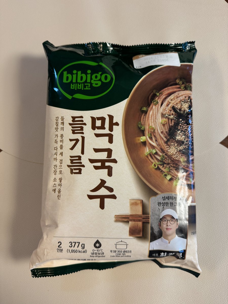 Happy48791's tweet photo. ✨비비고 최강록 들기름막국수✨

평점: 5/10

비비고와 최강록 쉐프가 협업을 하여 여름철 별미인 들기름 막국수 밀키트를 출시했다고 하는데 그냥 평범하고 담백하고 슴슴하고 딱히 특별할 것이 없는 막국수의 느낌인데 가격은 2인분 7천원으로 다소 비싸다고 생각하였소. https://t.co/Yh2T5FYPwd