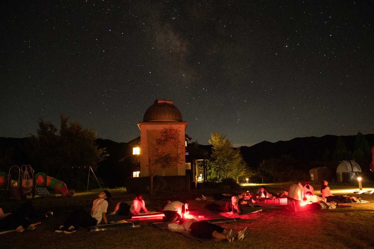 SajiObservatory's tweet photo. 先週は晴れた日が多く、地元の高校生たちが研修で流星観測をしたり（30分で13個見えた！）、水本俊也さんの「星空フォトキャラバン」があったり、夜間観望会やプラネタリウムにもたくさんの方にご参加いただいたりで盛り上がりました。
さぁいよいよ、ペルセウス座流星群の見ごろがやってきますよ！ https://t.co/5kcanzOwRn