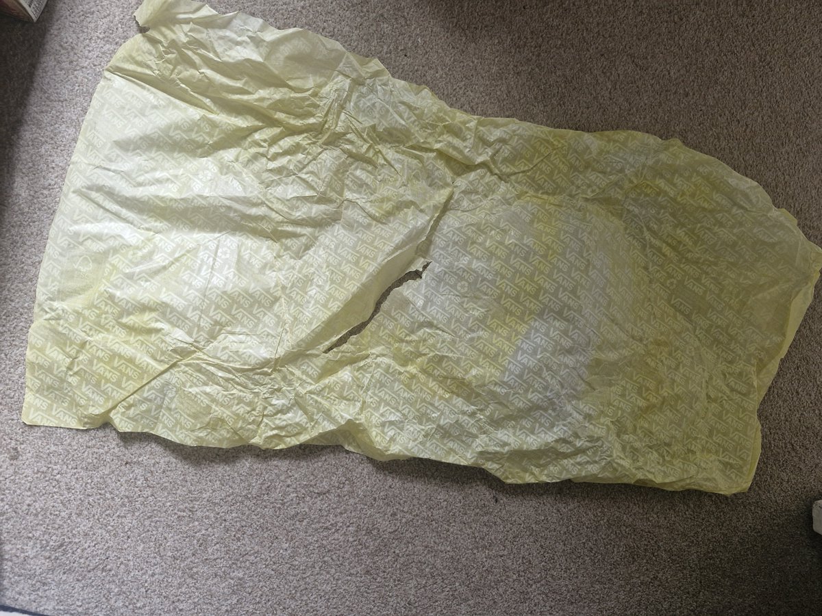 pinkeyfantastic's tweet photo. @mandm The packaging is also discoloured https://t.co/wYeoI0vGZ5