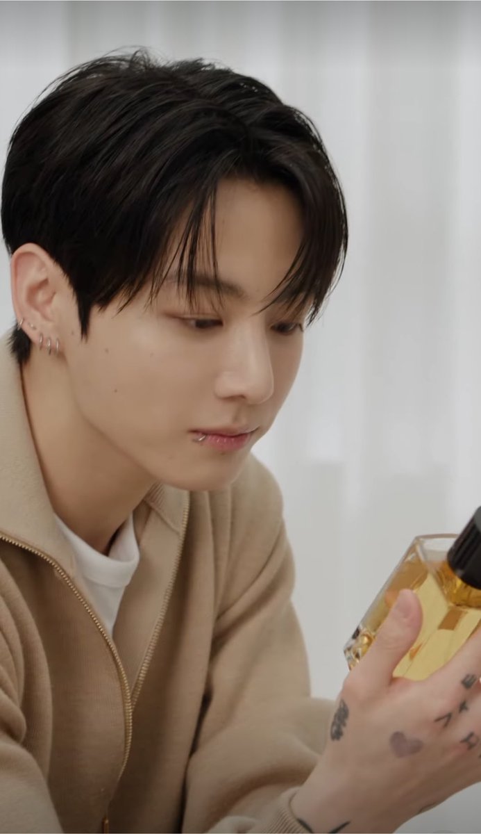 JungKook_Scener's tweet photo. Please engage with the latest YouTube shorts from CHANEL featuring Jungkook! ✨

Watch:
▫️https://t.co/DmdnIKEa3r
▫️ https://t.co/HQe5nsgShg

JUNGKOOK FOR CHANEL BEAUTY
#CHANELFragrance
#CHANELGrandParfumeur
#JUNGKOOKxChanelBeauty
#JUNGKOOK #정국 https://t.co/CUmpD8P5D9