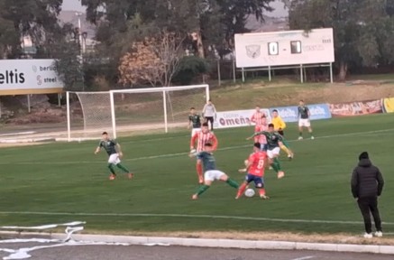 superandina's tweet photo. #LOSANDES | Un amargo debut tuvo Trasandino en el Estadio Regional tras caer por dos goles a uno frente a Deportes Linares en el inicio de la liguilla por el ascenso a la Primera B. 
CLIC PARA DETALLES
https://t.co/qwVwJ6APUy https://t.co/NhLe94m950