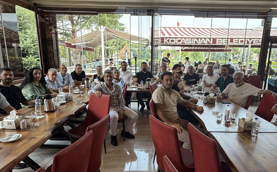 tmmobjmo's tweet photo. NİĞDE VE KAYSERİ İL TEMSİLCİLİKLERİMİZDE TEMAYÜL YOKLAMALARI GERÇEKLEŞTİRİLDİ

Odamızın merkeze bağlı il temsilciliklerinde yürütülen temayül yoklamaları kapsamında Niğde ve Kayseri’de meslektaşlarımızla bir araya gelindi.

Gerçekleştirilen toplantılarda meslektaşlarımızın görüş, öneri ve beklentileri dinlenirken, Odamızın önümüzdeki döneme ilişkin hedef ve projeleri hakkında da kapsamlı değerlendirmelerde bulunuldu. Meslektaşlarımızın katkılarıyla, Odamızın örgütlenme çalışmalarının ve mesleki mücadelesinin geleceğine ilişkin karşılıklı görüş alışverişinde bulunuldu.

Temayül yoklaması sürecinin verimli ve başarılı bir şekilde yürütülmesine katkı sunan Niğde ve Kayseri İl Temsilciliklerimize; gösterdikleri samimi misafirperverlik, özverili çalışmalar ve katkıları için teşekkür ediyor, yeni dönemde görev alacak değerli meslektaşlarımıza başarılar diliyoruz.

Meslektaşlarımızın ortak aklından ve dayanışmasından güç alarak; katılımcı, demokratik ve şeffaf örgütlenme anlayışımızı kararlılıkla sürdürmeye devam edeceğiz.

TMMOB Jeoloji Mühendisleri Odası
Yönetim Kurulu
https://t.co/ST25pZOKlF