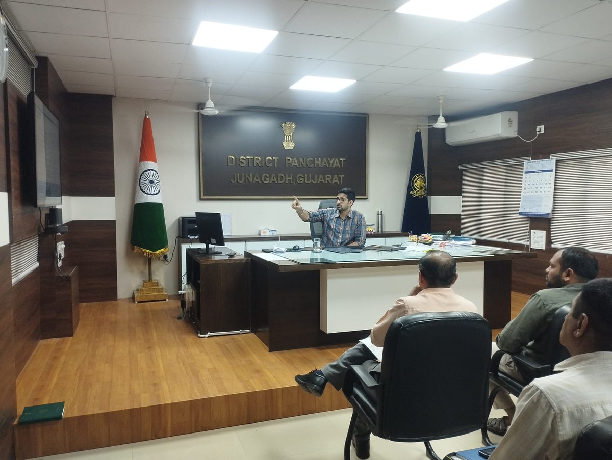DdoJunagadh's tweet photo. આજરોજ CM DASHBOARD ની સમીક્ષા બેઠક યોજી, બેઠકમાં વિવિધ KPI પ્રગતિની સમીક્ષા કરી સંલગ્ન અધિકારીશ્રીઓને ગુણવત્તાસભર કામગીરી, સમયબદ્ધ અમલીકરણ અને જનહિતને કેન્દ્રમાં રાખી કામગીરી કરવા જરૂરી માર્ગદર્શન આપ્યું.
@CMOGuj @GujDCoffice @collectorjunag @InfoGujarat https://t.co/n9z91ozVIi