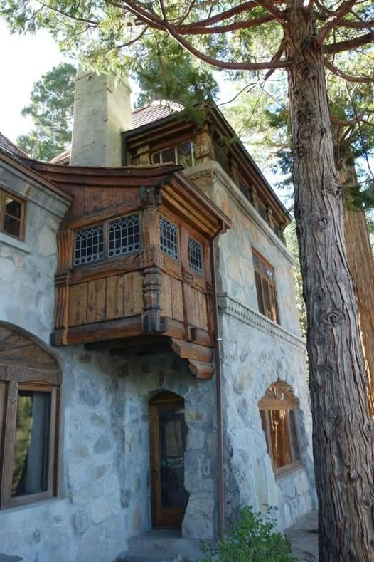 AHomelyHouse's tweet photo. Good morning! Some of the wood and stonework combo details on Vikingsholm Castle in California, 1929. https://t.co/9Y4NhOnI7F