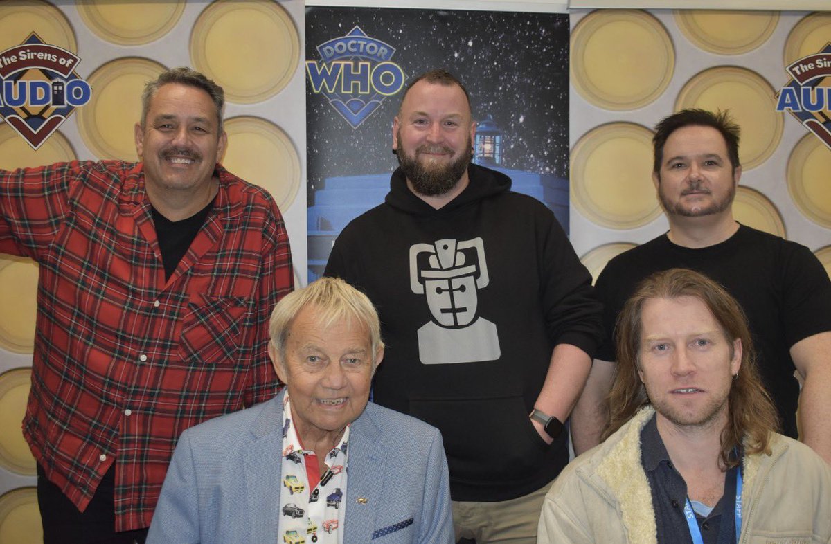 meholt's tweet photo. Another fun weekend with good friends, meeting a childhood hero; Frazer Hines who played Jaime alongside Patrick Troughton in Dr Who in the 60’s.

Shoutout to @AudioSirens for arranging the weekend, more great events to come. (Check them out if you’re into Dr Who or Blakes7) https://t.co/eGmZPwAjuM