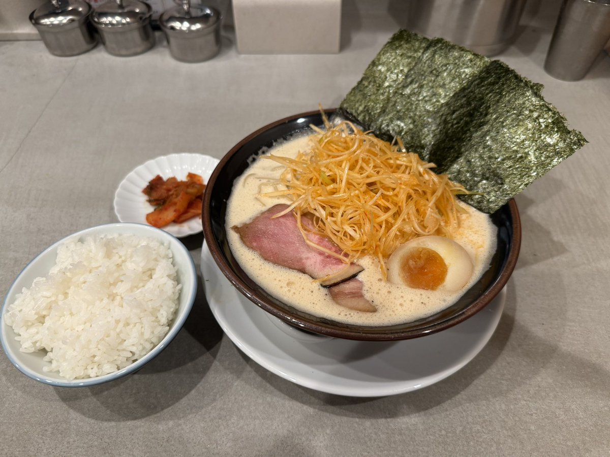 xKaMuI_4's tweet photo. 久々ギルティな1日🍤🍜
たまにはいいよね（笑） https://t.co/m22EbQQJnm
