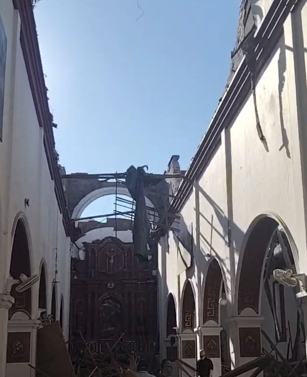 Revista_Fuente's tweet photo. Colapsó el techo de la Basílica Menor Nuestra Señora de la Pobreza en Cartago, Valle del Cauca con el temblor de magnitud 7,4 que tuvo lugar este lunes 10 de agosto. #revistafuente #temblor https://t.co/MHXdey1KqK