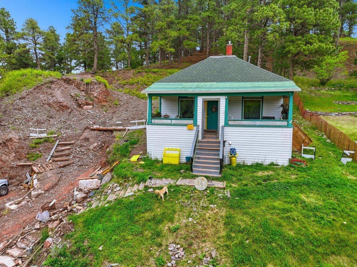 RealtorJarred's tweet photo. 🌲 Live close to the action in Lead, SD!

406 Barclay Ave offers 2 beds, 1 bath, 939 sq ft and vintage 1903 charm — all for just $210,000. A smart move for Black Hills homeowners or investors.

Questions or showings? realtorjarred@gmail.com

More: https://t.co/93BfYwDPOd https://t.co/KzhsXEUtRq