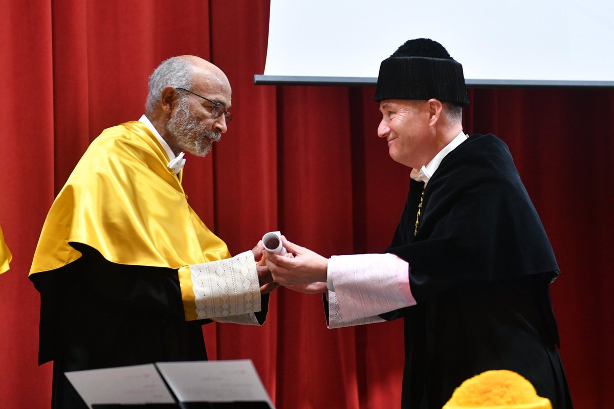 MIT_Picower's tweet photo. Congratulations to Emery N. Brown on earning an honorary doctorate from @UDC_gal honoring his research on anesthesia and the brain! https://t.co/uRHDYbB0yh #neuroscience https://t.co/VyhhjrrfX5
