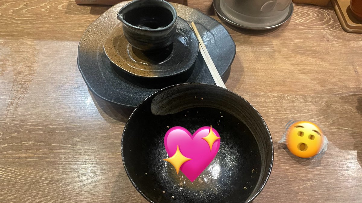 kod_ooooo's tweet photo. スタバワズ、ウィズマイブラザー

#ジュノンボーイ
#3口差で敗北
#コーナーで差をつけたかった
#俊足よりバネの力の方が早い風潮
#でも走る時は俊足マークを触れば早くなると信じていた
#食事制限
#食後の写真なら超小盛りを食べた可能性が残る
#0カロリー
#中盛350グラム https://t.co/23SmkQ6WoK