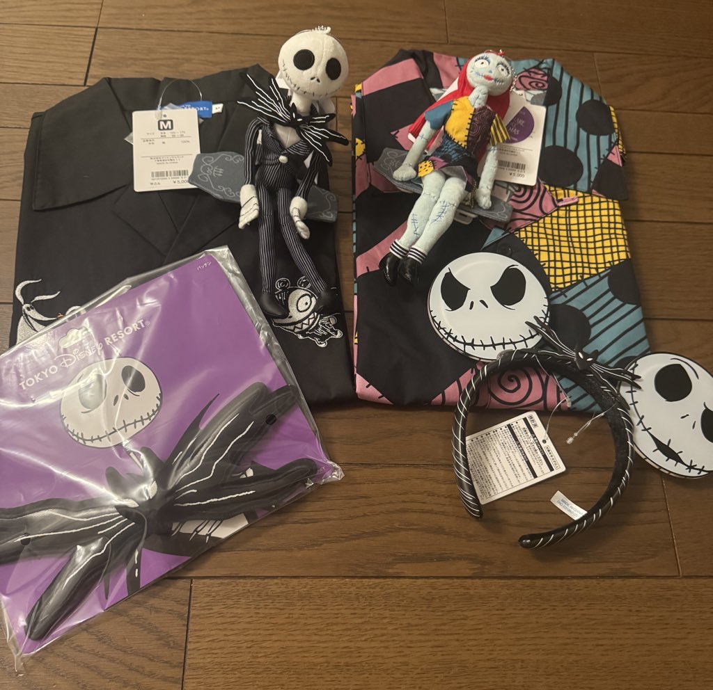 taro_u20's tweet photo. 去年のパークグッズこれよ、めちゃ身に付け出て如何にもパークで会えます^^感を出してまあ〜〜何も無いので、期待し過ぎないで……NBCオタクの屍を越えてゆけ https://t.co/1JUkcEqzNb