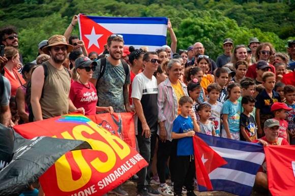 LopezDalgis's tweet photo. Gracias a todos que en el contexto actual cubano visitan la isla,50 brigadistas del continente Europeo, comparten por estos días el calor y realidad de nuestra gente.#CubaNoEstaSola.@CubaMined @dme_mella ,@SantiagoDeCuba. https://t.co/sQ0xrLZQbO