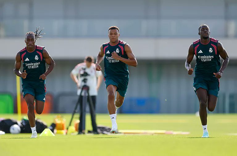 MaroonBase's tweet photo. Yan Diomande, Kylian Mbappé, Konate. https://t.co/nG2dNefnZK