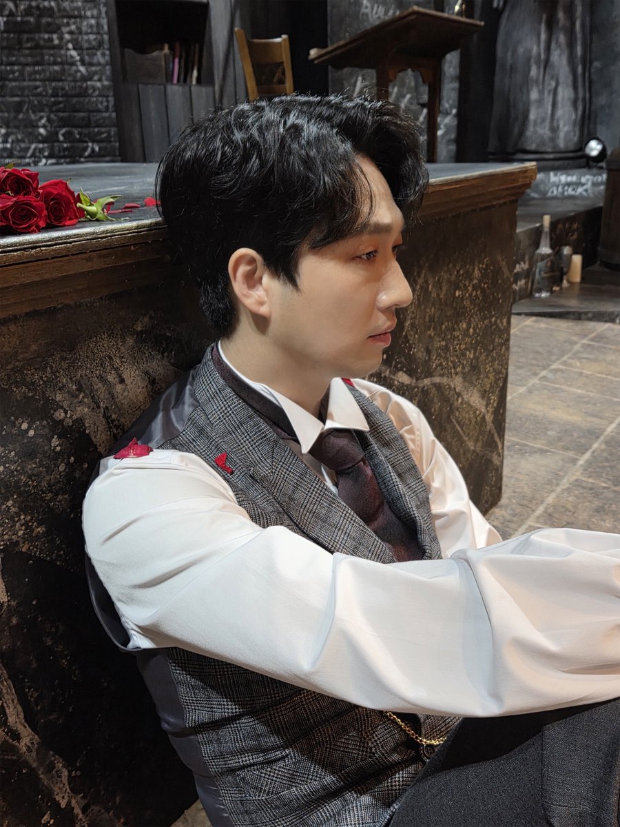 nunu171029's tweet photo. 공익을 위해 나눔합니다(?)
미공개 셀카!

#브라더스까라마조프
#강하경 배우님
#안재영 배우님 https://t.co/uex0iu6TfT
