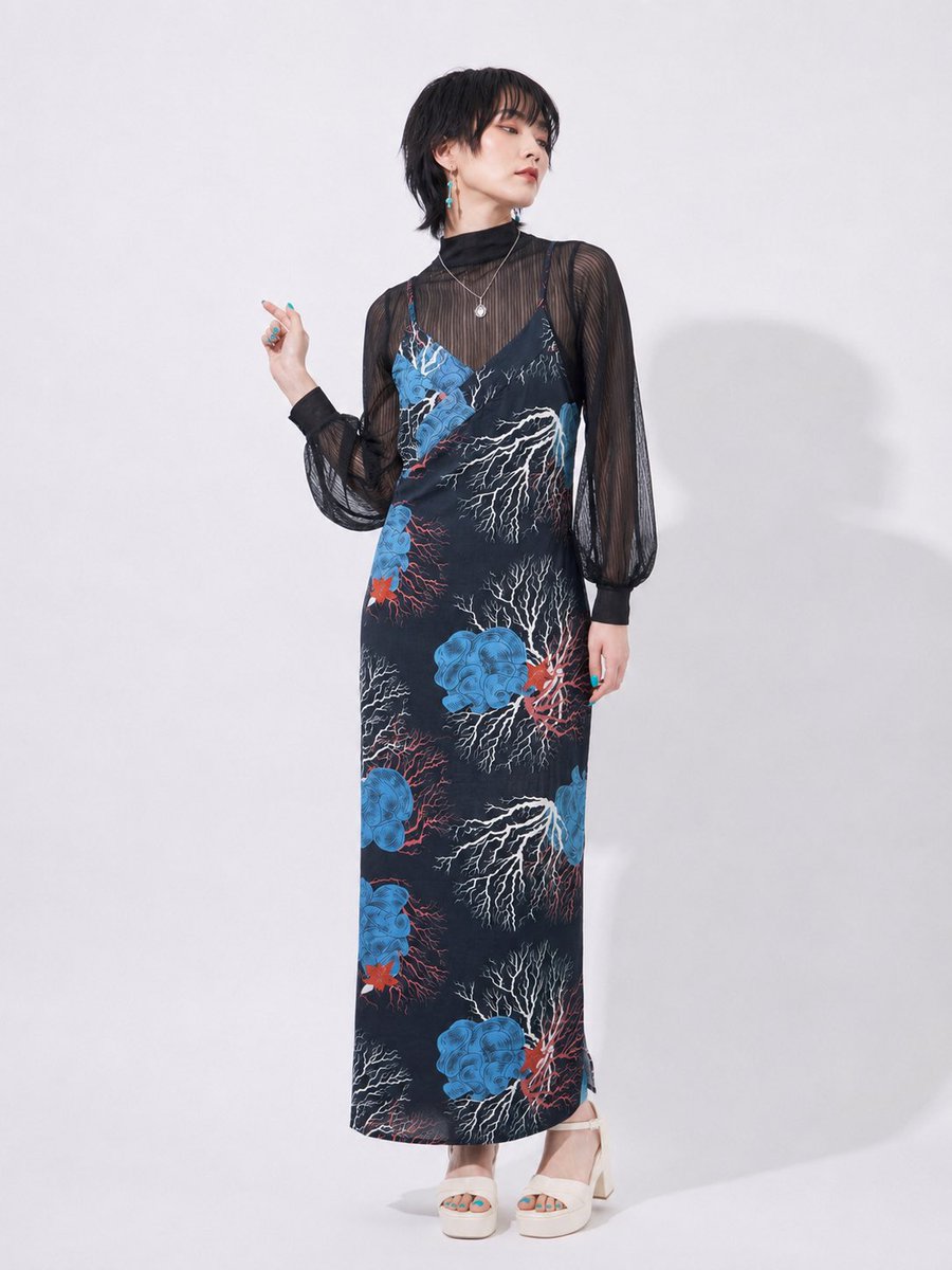 kimono_base's tweet photo. 「これ、浴衣です👘」
ワンピース×羽織で楽しむ、倭物やカヤの二部式浴衣をキモノベースで取扱中✨ 着付け不要で気軽に和装スタイル。羽織はUVカット加工で普段使いにも◎ “浴衣＝夏祭り”だけじゃない。和服をもっと自由に。
#大阪リユース着物 https://t.co/K62FtHNMyQ