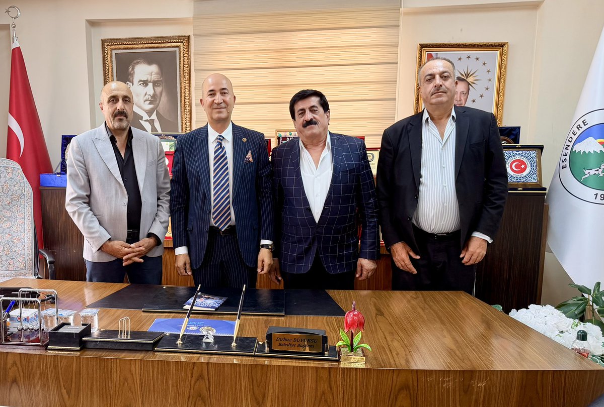 dirbazbuyuksu's tweet photo. Bölük Mahallesi Muhtarımız Sayın Reşat Kızan, Diri ailesinin büyüklerinden Hetem Diri ve Menaf Kızan belediyemizi ziyaret ettiler.

Ziyaretleri sırasında Sayın Reşat Kızan’ın kaleme aldığı “Soğuk Memleketim Yüksekova” adlı şiir kitabını bizlere hediye etmeleri ayrıca bizleri mutlu etti.

Yüksekova’nın güzelliklerini, duygularını ve hatıralarını şiirlerle yaşatan kıymetli eser için kendilerini tebrik ediyor, başarılarının devamını diliyorum. 📖✍️