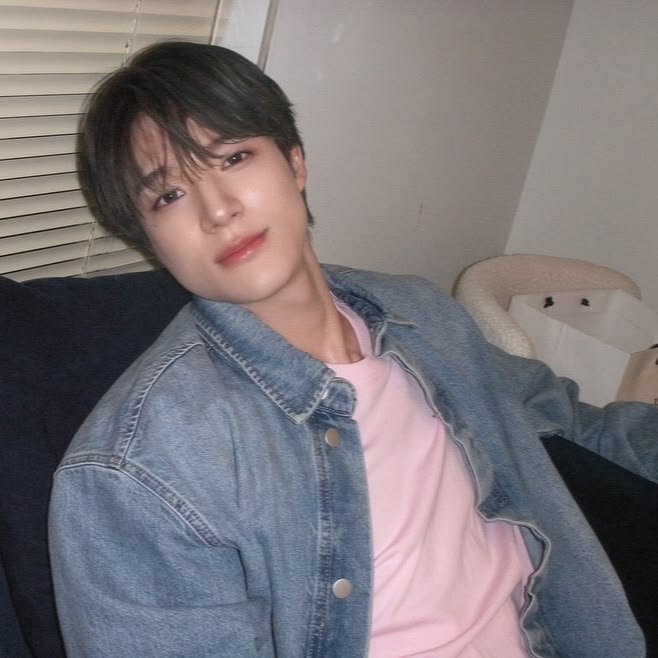 Sayangadekneno's tweet photo. 🐰:yuk Yang blik
🐶:bntr lg ya, perut aku msh begah🫠
🐰:kbanyakan mkn sih kmu tdi🫳
🐶:yaudh si org lg ngidam😒
🐰:eh iya maaf ya cantikku, sini aku usapin dlu
🐶:geli klo diusap gtu Yang😣
🐰:apa mau aku gendong smpe mobil?
🐶:malu, usapin perut aku aja deh ya🥺
🐰:oke sayang😊 https://t.co/QwGqLLiWJj