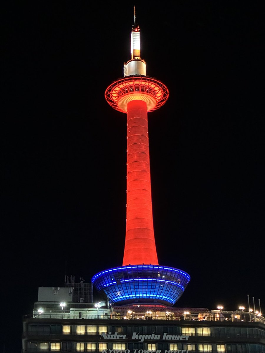 frozen_mikann's tweet photo. 京都タワーもララ&amp;リサだわ。
#さよならララ https://t.co/PSIvCOIi4O