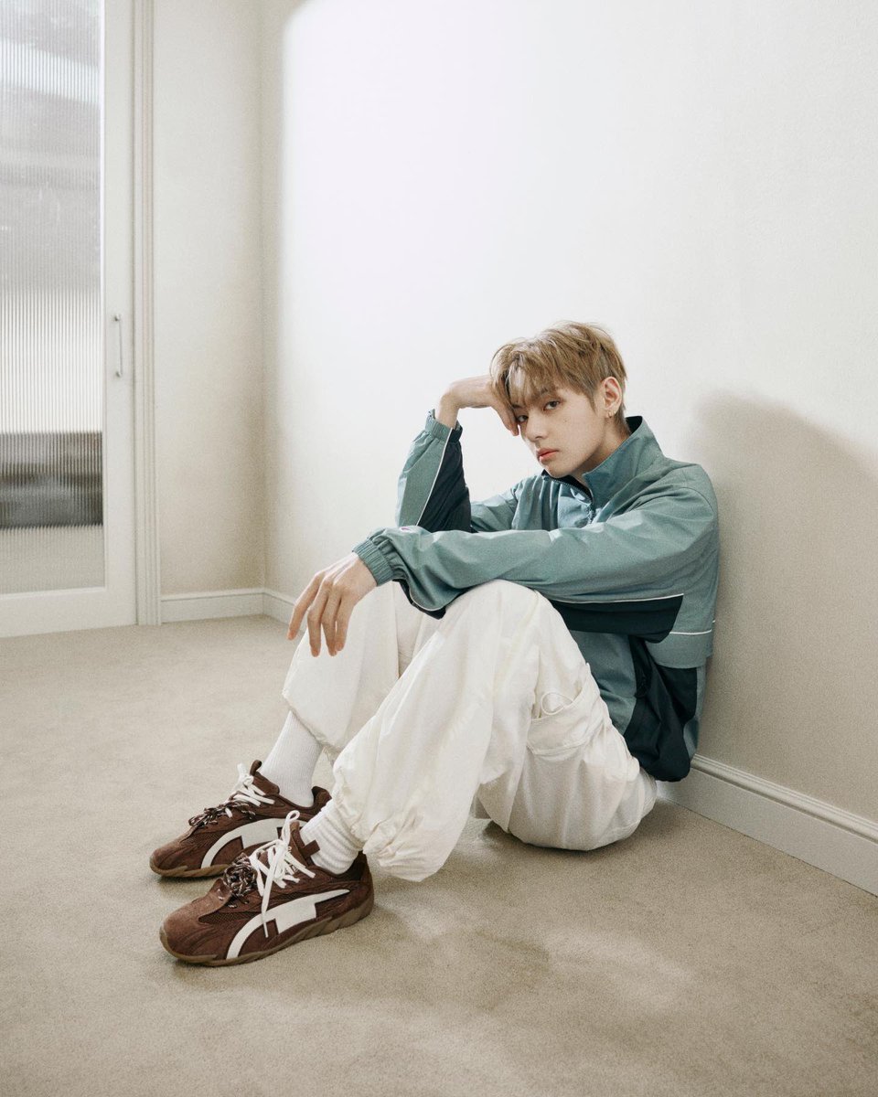 VTimeless__'s tweet photo. @TheePopCore Welcome to a new era, Taehyung! We’ll be right here supporting our Global Ambassador. 🫶❤️‍🔥

V CHAMPION GLOBAL AMBASSADOR
KIM TAEHYUNG FOR CHAMPION
#TAEHYUNGxCHAMPION
#VxCHAMPION https://t.co/vVymWA7Cn9