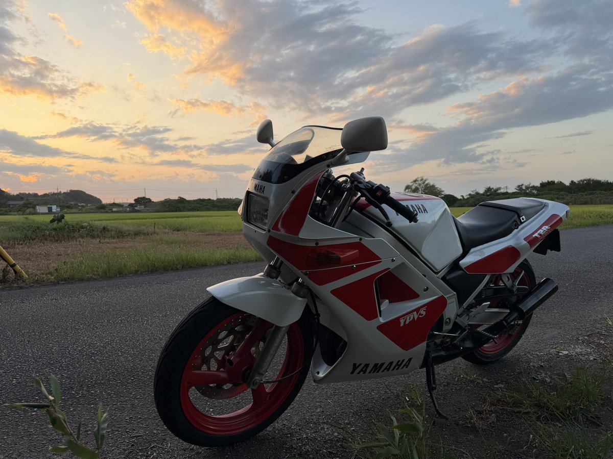TZR1MC22's tweet photo. 帰りは涼しかったー

19:00には帰宅しますた🏠🏍️

中毒性が高すぎて、2ストしか乗らなくなりそうな懸念が…💧 https://t.co/MrwqEe6oam