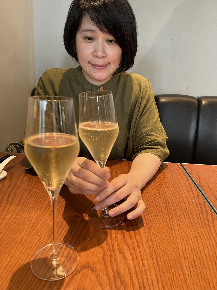 fuchimotoryo's tweet photo. 誕生日おめでとう、ミホさん。
COREDO室町テラス富錦樹台菜香檳にて、ランチコースでお祝いです。美味しかったね。今年もよろしくお願いします。

p.s 取り分け姿がハンバーガー屋過ぎやしないか、という自己評価。 https://t.co/VZb85SUUmM