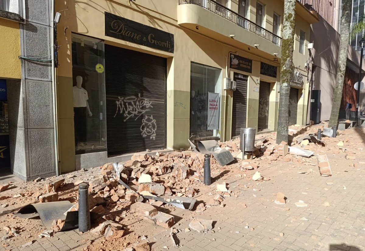 maicajamarca_'s tweet photo. Lo que ha sucedido en Quibdó, Chocó es una tragedia muy lamentable. Espero Abelardo, el ilegítimo, pero Presidente en todo caso, le pida a su patrón Trump ayuda para reconstruir este pueblo, esa misma ayuda que pide para la guerra en Colombia. https://t.co/47BALXpbZ8