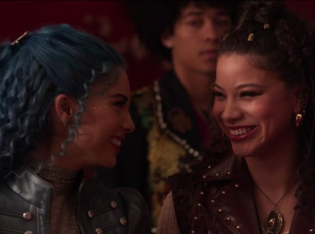 jijiSinclair's tweet photo. Cristal Heart - Charmwaves 
Será publica no Wattpad!!!
#charmwaves #chloecharming #hazelhook #descendentes5 https://t.co/HDrH1ajnvo