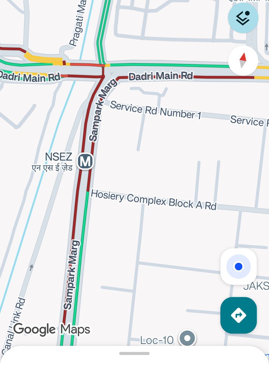 _PuneetV's tweet photo. @Noidatraffic Traffic condition remain pathetic at Sampark marg NSEZ metro station point. https://t.co/rGsKFy3QGs