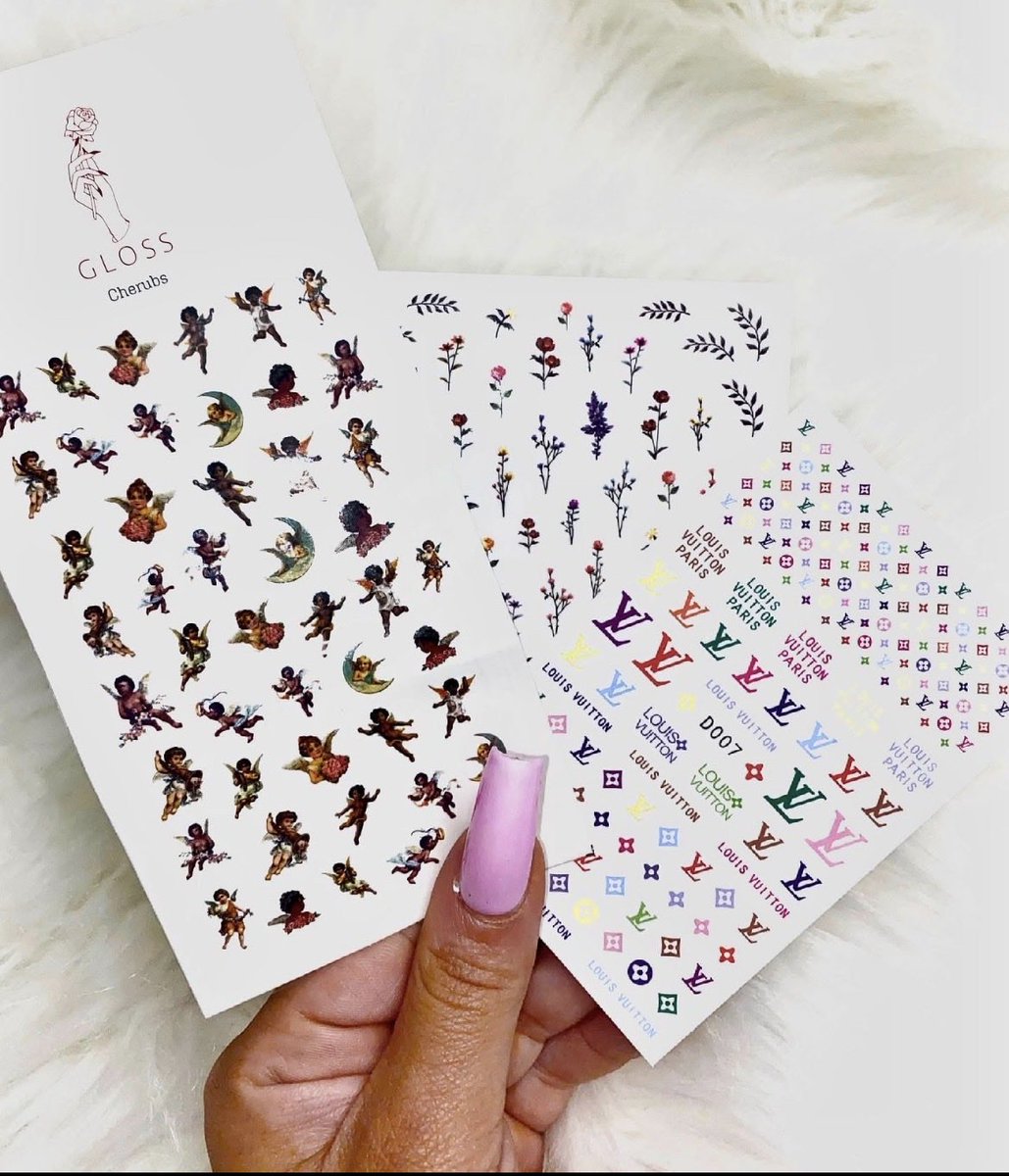 originalhenri's tweet photo. Quand on y pense, qqls années avant qu'Helena ne se lance dans la couture, elle vendait des faux ongles à coller pendant la pandémie de Covid 😭😭 https://t.co/BdEMRVA1qw