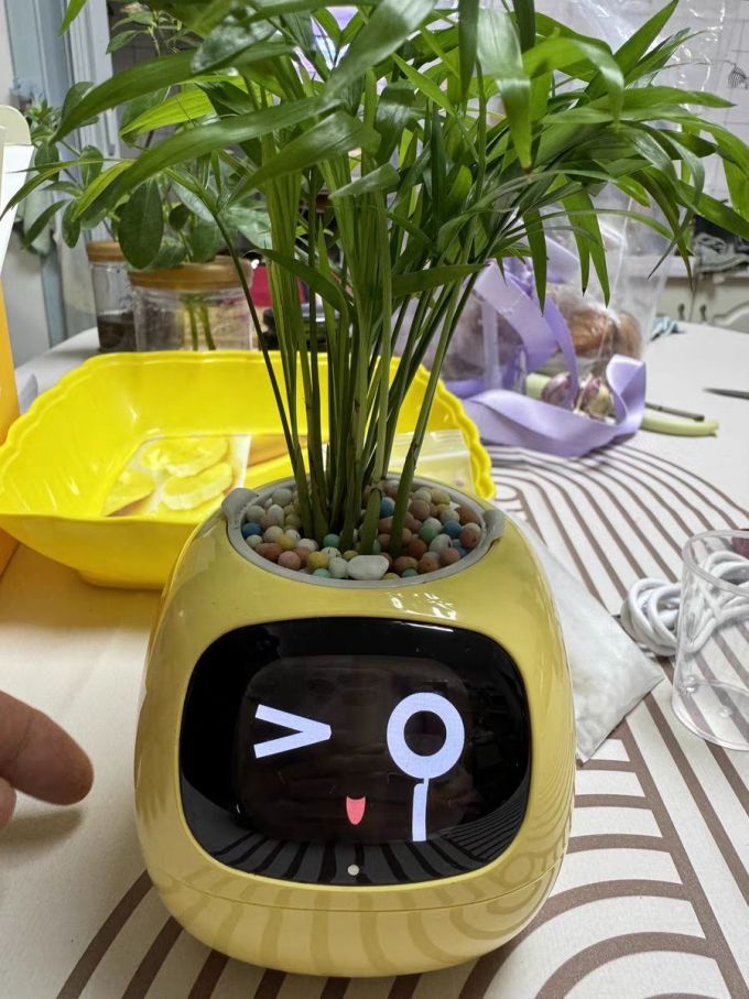 RethaVolstad's tweet photo. Tried the newly launched smart plant pot today—watched my basil thrive with automated watering u0026 sun tracking, game-changer for plant newbies like me! https://t.co/REe7oCNrig