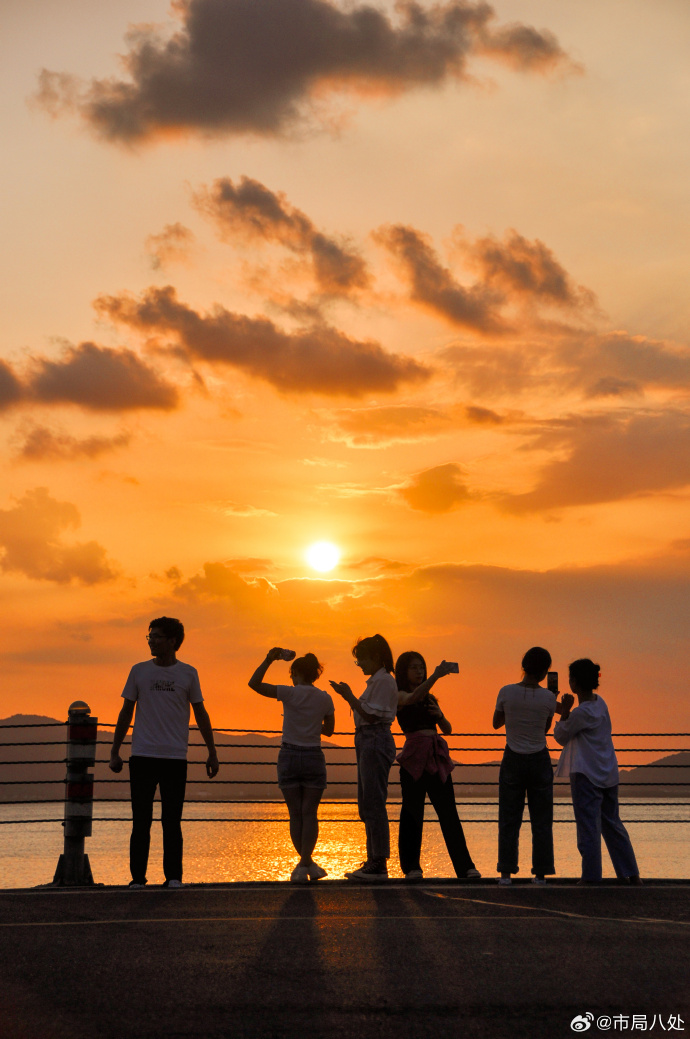 iAjableu's tweet photo. Join our photography club’s sunset walk this Saturday! Capture golden hour views, make new friends, and share your favorite shots at our post-walk meetup. All skill levels welcome—just bring your camera or phone!； https://t.co/8VPKhAWwyt