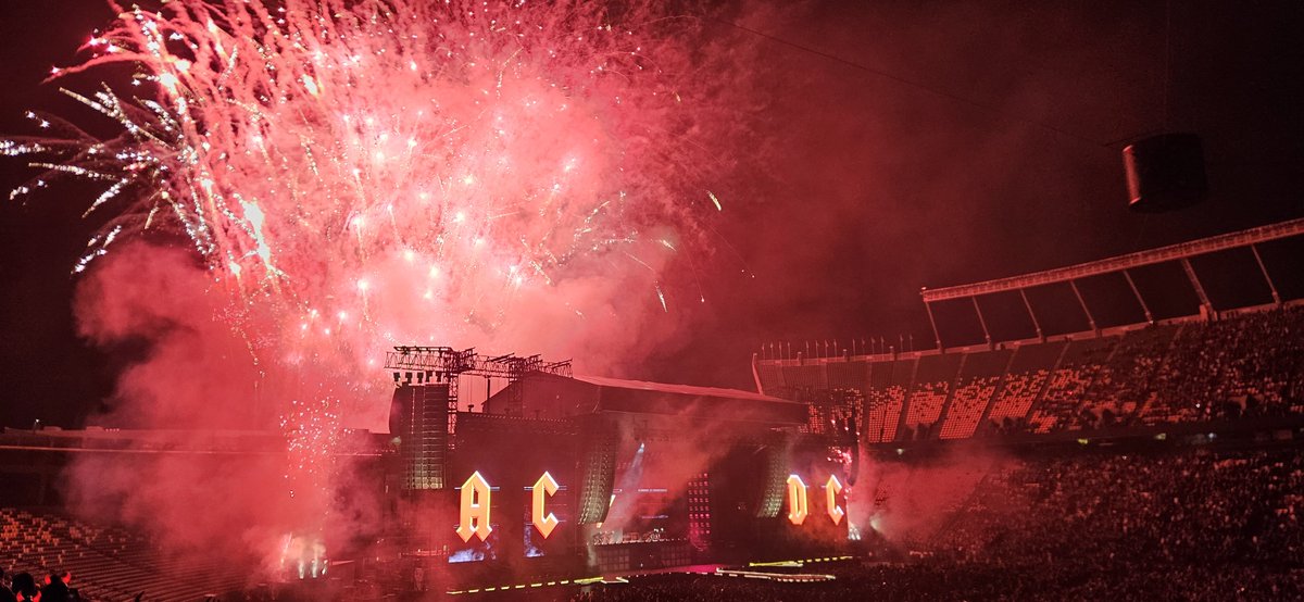 TheElksHerd's tweet photo. Edmonton was ROCKED last night!
AC/DC was incredible ⚡️🤘
#SecR #CommonwealthStadium https://t.co/YvCYGILfkq