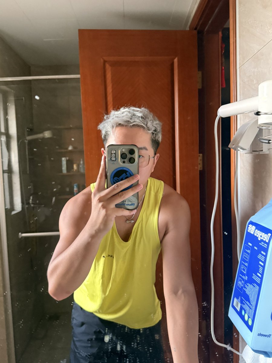 ZaineCrest's tweet photo. 黄色显黑🤣 https://t.co/Gb9TAaQ8gp
