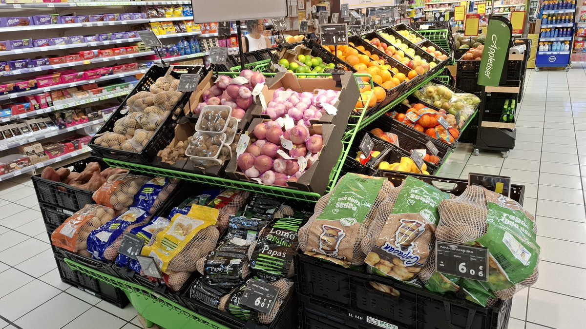 Cenas. Kanāriju salās pārtikai ir 0% likme un pārējam ir samazinātas 3%, 7 % likmes, cenas nav mazākas kā LV. 
Ir lietas, kuras var atrast lētāk, īpaši akcijās. Siers, piem. 
Cūkgaļa pārsvarā dārgāka, liellopu, tītara, truša gaļa- lētāka. 
Augļi, dārzeņi dārgāki, īpaši dārzeņi. https://t.co/mtIgOKY9BA