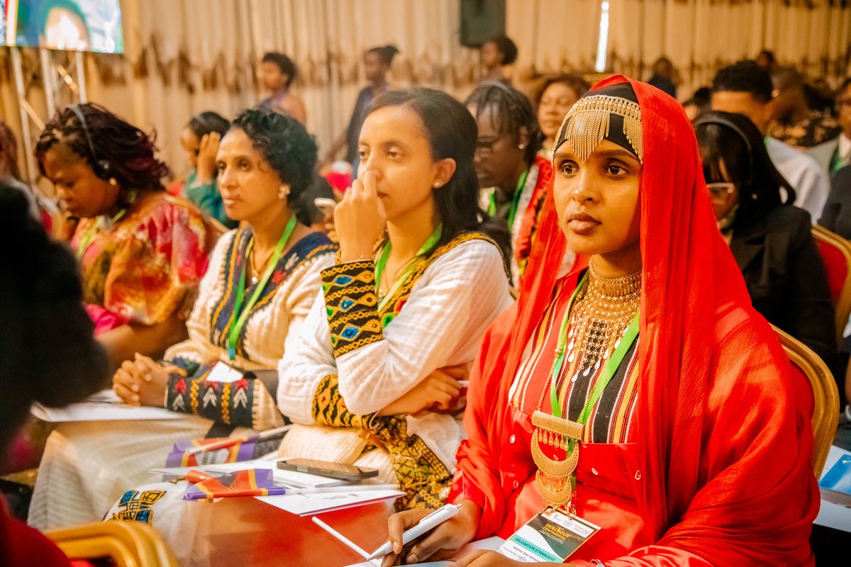 UN_Burundi's tweet photo. Le Dialogue continental sur la #JeunessePaixSécurité, les #FemmesPaixSécurité se tient à Bujumbura, sous la présidence de S.E. Évariste Ndayishimiye, Président de l’UA: passer de la participation au leadership véritable des jeunes et femmes, acteurs clés d’une Afrique pacifique. https://t.co/k4Z8DmjYEn