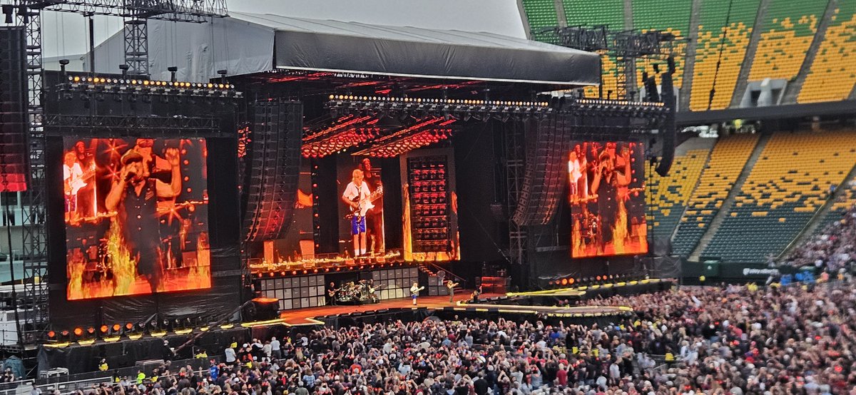 TheElksHerd's tweet photo. Edmonton was ROCKED last night!
AC/DC was incredible ⚡️🤘
#SecR #CommonwealthStadium https://t.co/YvCYGILfkq