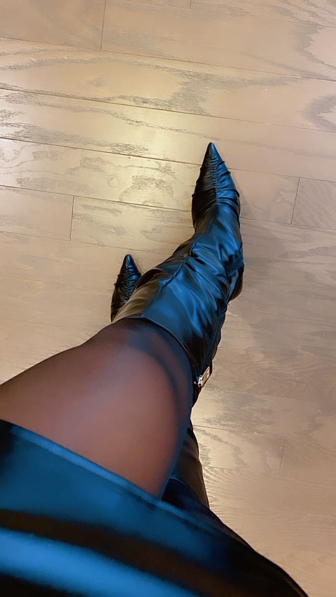 Goddess_Divine2's tweet photo. You had my attention for a moment. What you do next decides how long you keep it.

findom https://t.co/PHX0qTZePJ
