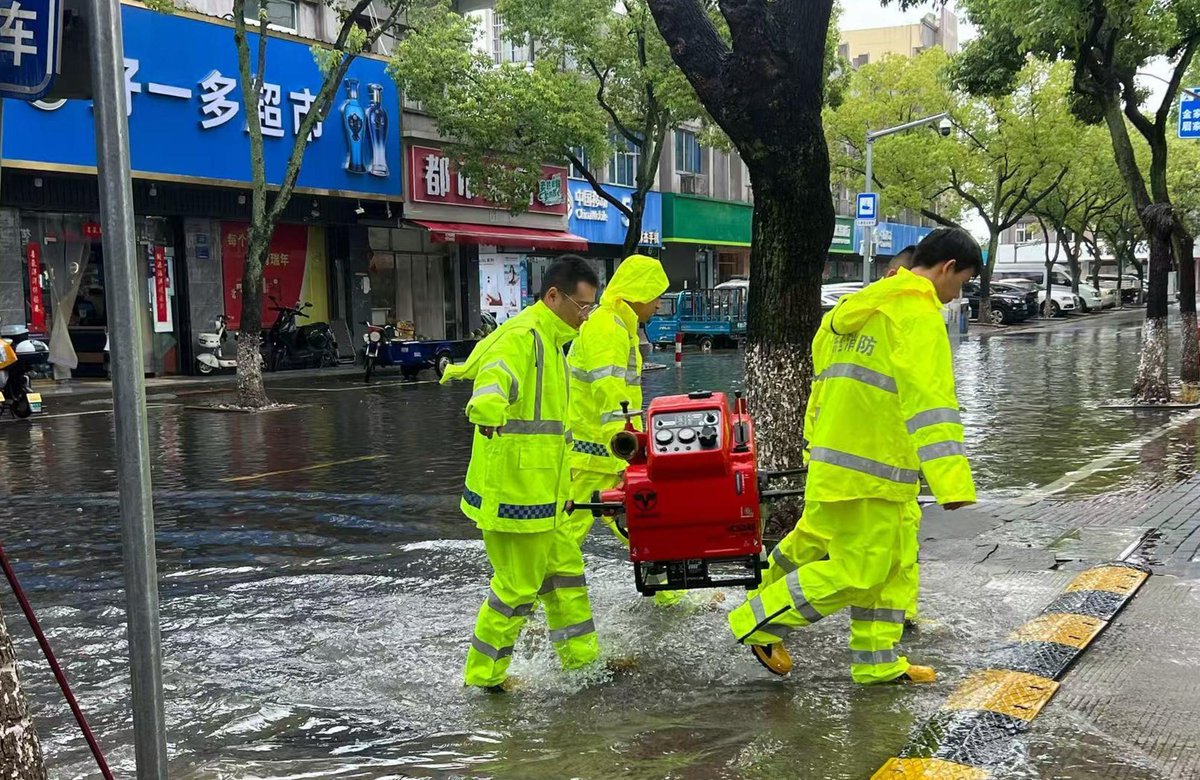 DecodedNewsHQ's tweet photo. More than 1 MILLION people have been evacuated after the strongest typhoon to hit China this year slammed into the country's east coast. Typhoon Dolphin brought winds of around 151 km/h, torrential rain and major flood warnings, while more than 1,500 flights were cancelled in Shanghai alone.