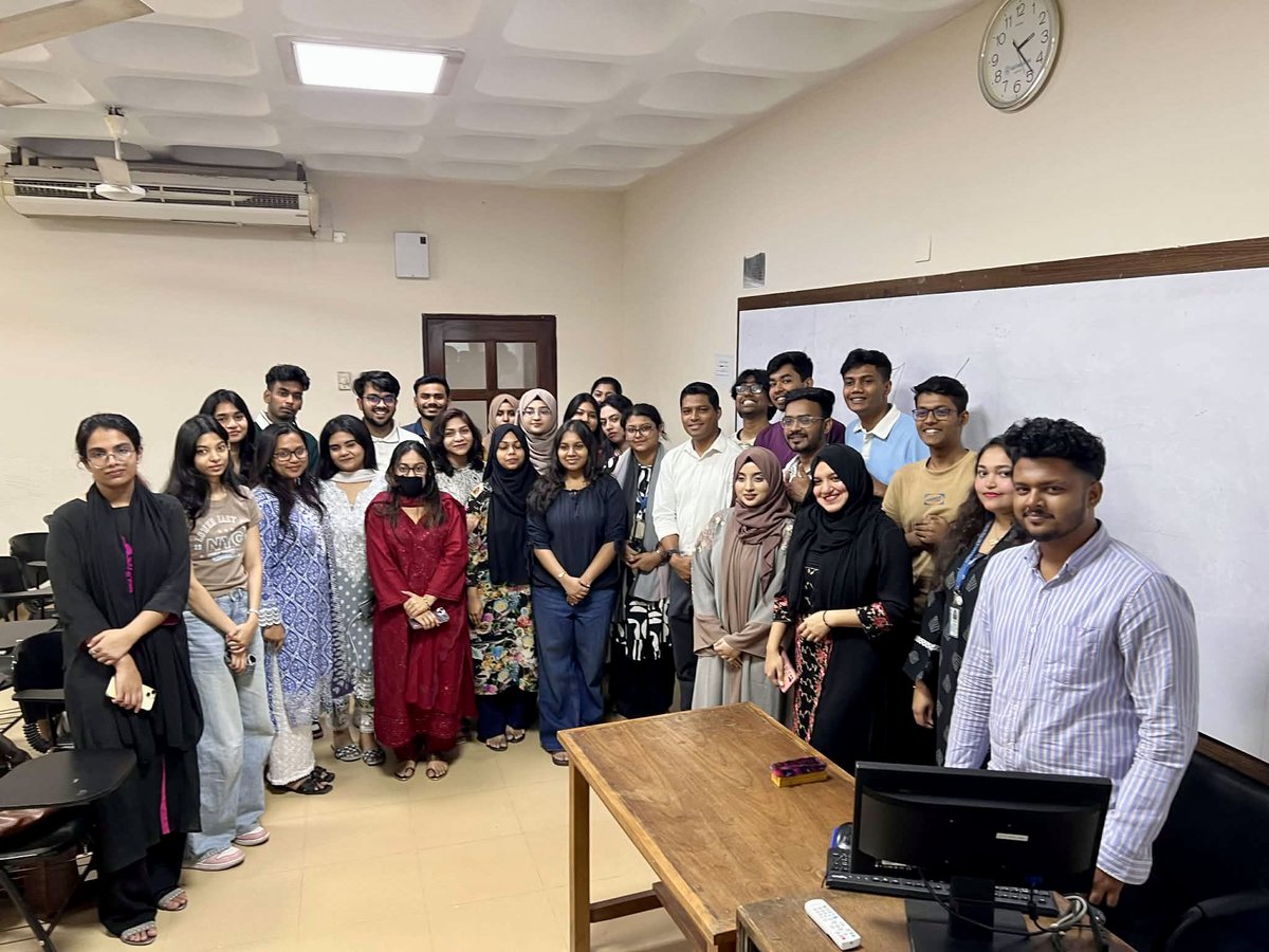 AhmedReza2's tweet photo. What a session it was with a bunch of enthusiastic young minds studying Journalism at North South University!

#Journalism #NorthSouthUniversity #Misinformation #Disinformation #Deepfake #CheapFake #ArtificialIntelligence #AIinJournalism #DigitalJournalism https://t.co/wTSMcxlm0y