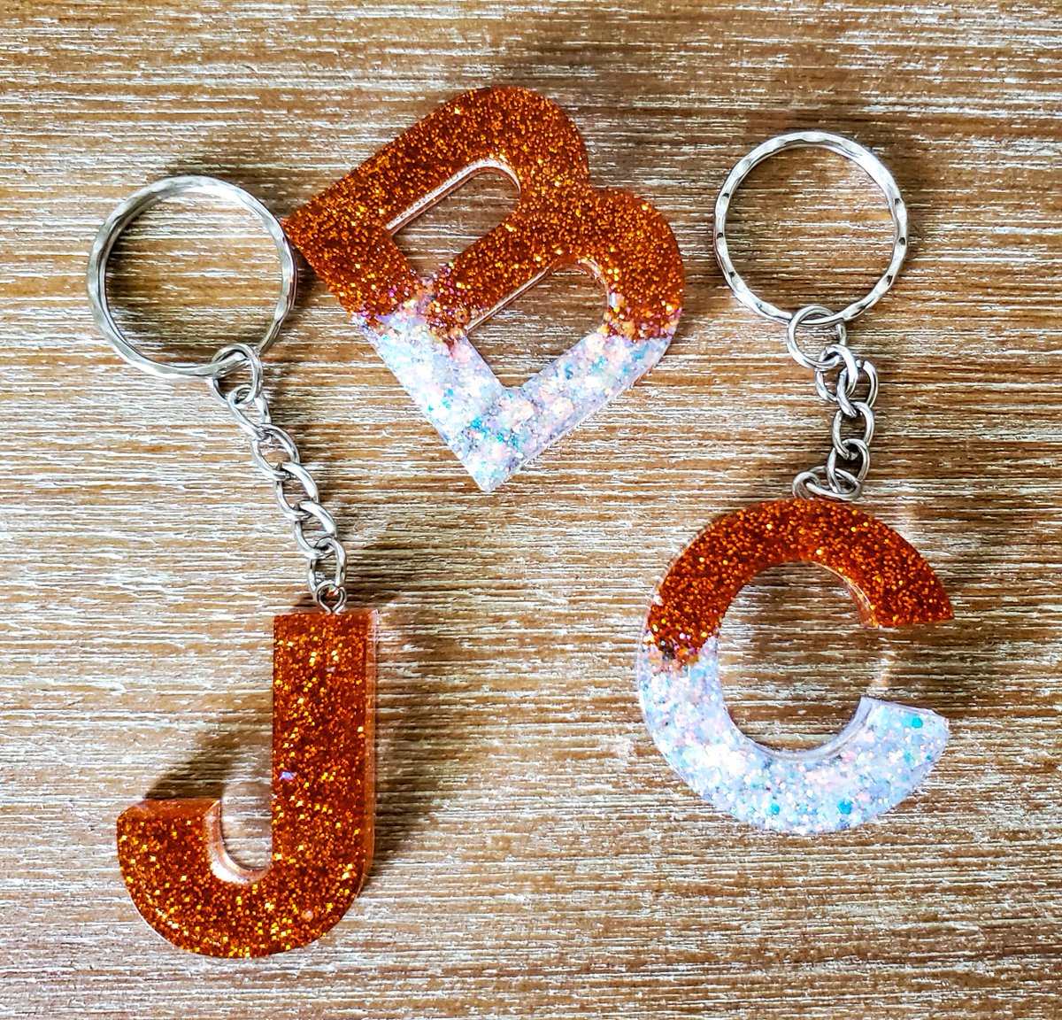 MinimalAbstrac1's tweet photo. Metallic Glitter Initial Resin Keychains ✨️💫💎🩶
https://t.co/56fpyEsN8L
#etsyfinds #handmadehour #uniquegifts #giftsforfriend #womaninbizhour #CraftBizParty #personalizedgifts #Accessories #Metallic #Golden #Sparkle #Stylish #keychains #MondayVibes #MondayMood https://t.co/M56HNhmNxx