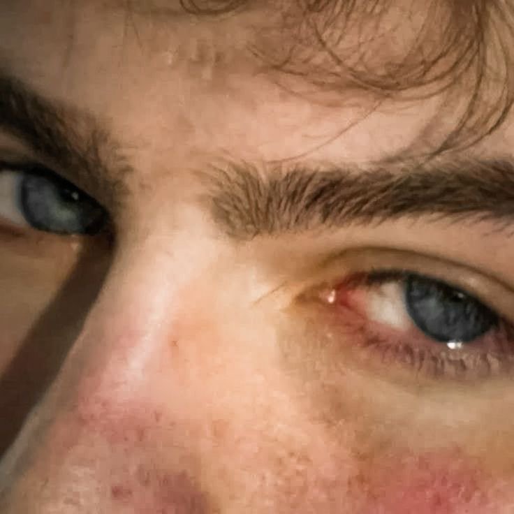 dreamermoons's tweet photo. Adam’s eyes vs Ronan’s eyes https://t.co/fD4tOPkaur