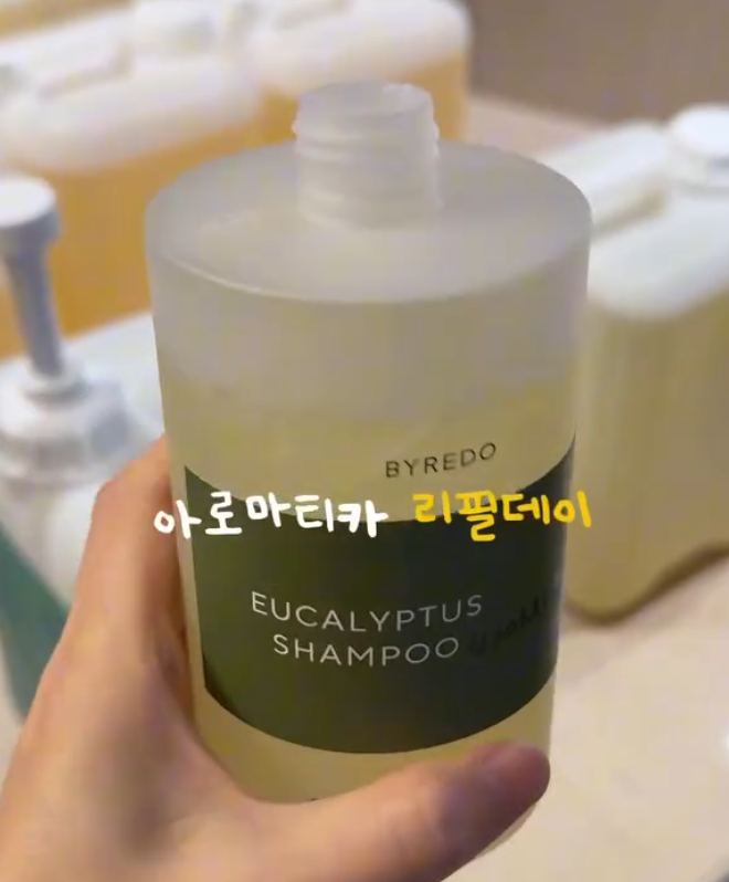 laterinfo_'s tweet photo. 아무 공병만 가져가면 바디워시 리필해주는 곳

신사 아로마티카 리필데이 가면 아무 공병이나 가져가서 공짜로 채워줌.

혜택: 1인당 1품목 300ml 무료
조건: 새 용기 구입 필요 없음, 아무 공병이나 깨끗하게 씻어서 가져가기만 하면 됨
이번 달 품목: 샴푸 / 바디워시 / 세제 (매달 변경됨)
매달 21일마다 진행

📍아로마티카 신사 (서울시 강남구 강남대로162길 41-4 / 1833-6569)