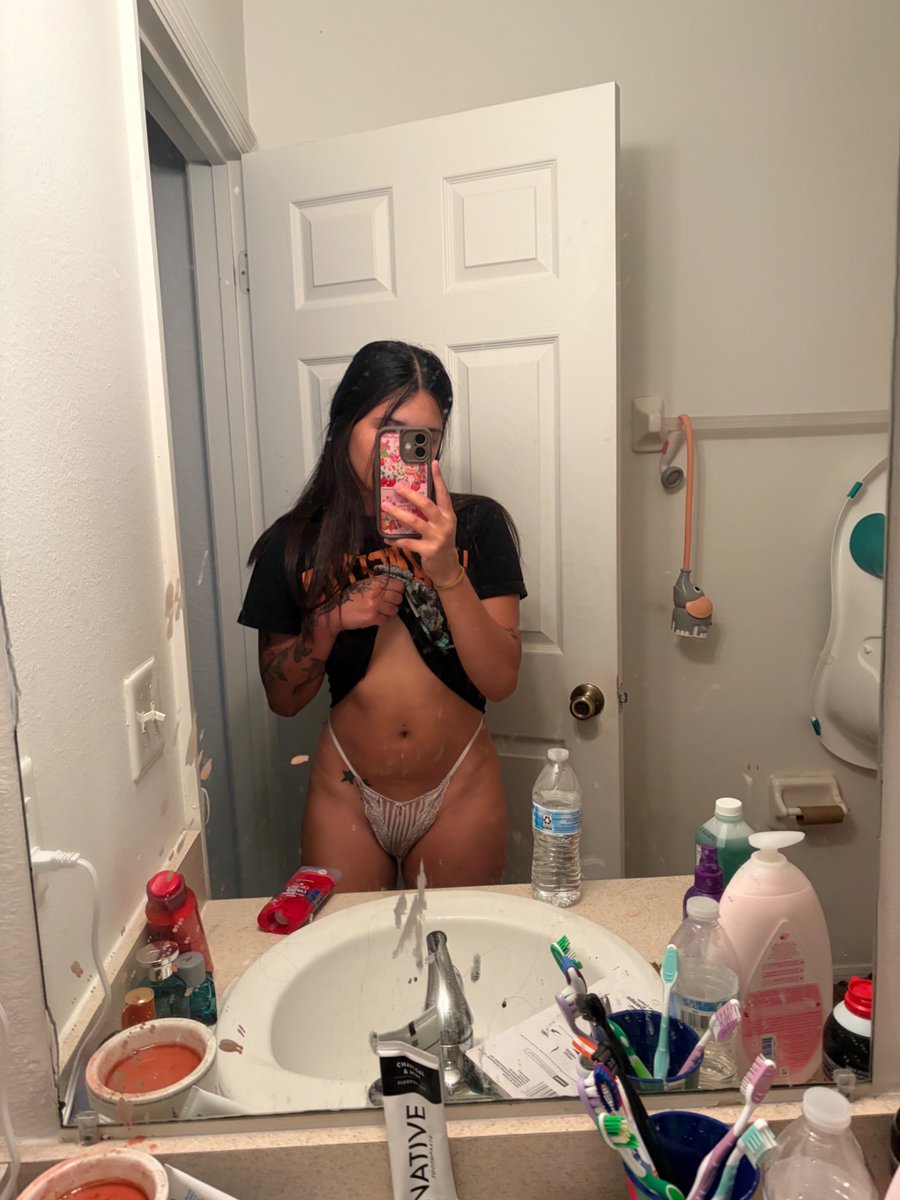 Stargyzx's tweet photo. Ughh I need someone to spoil me 🤤👀 https://t.co/dgfpcZ68eg