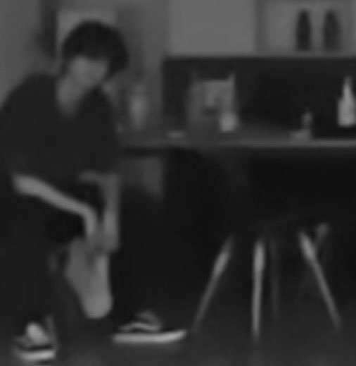 geon1woo's tweet photo. geonwoo just popping into dohun’s dance video 😭😭

 the long hair omg https://t.co/LbyexBxDje