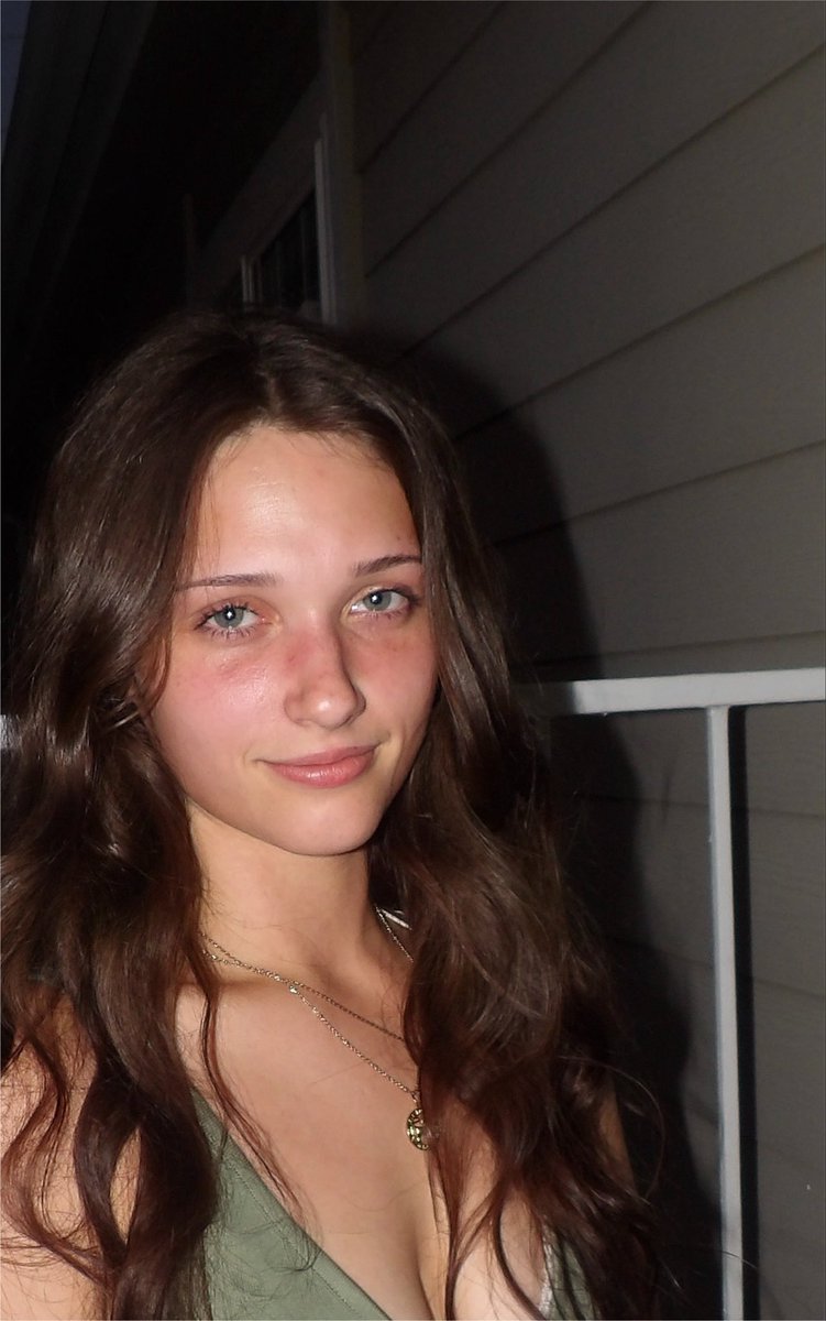 FayeWildflower's tweet photo. Stare into my eyes and let me hypnotize you https://t.co/QgQJAwSCGn