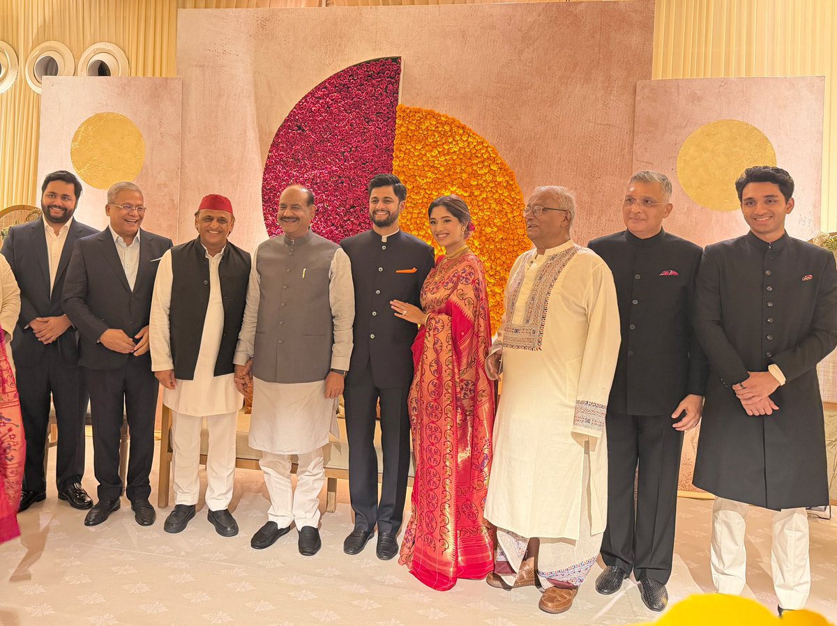 yadavakhilesh's tweet photo. विवाह समारोह https://t.co/bVyOWMBVI4