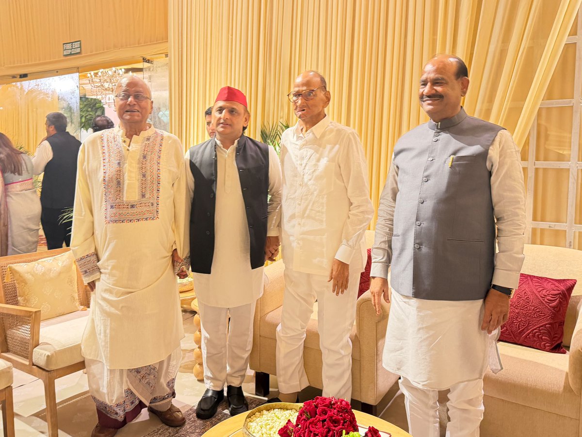 yadavakhilesh's tweet photo. विवाह समारोह https://t.co/bVyOWMBVI4